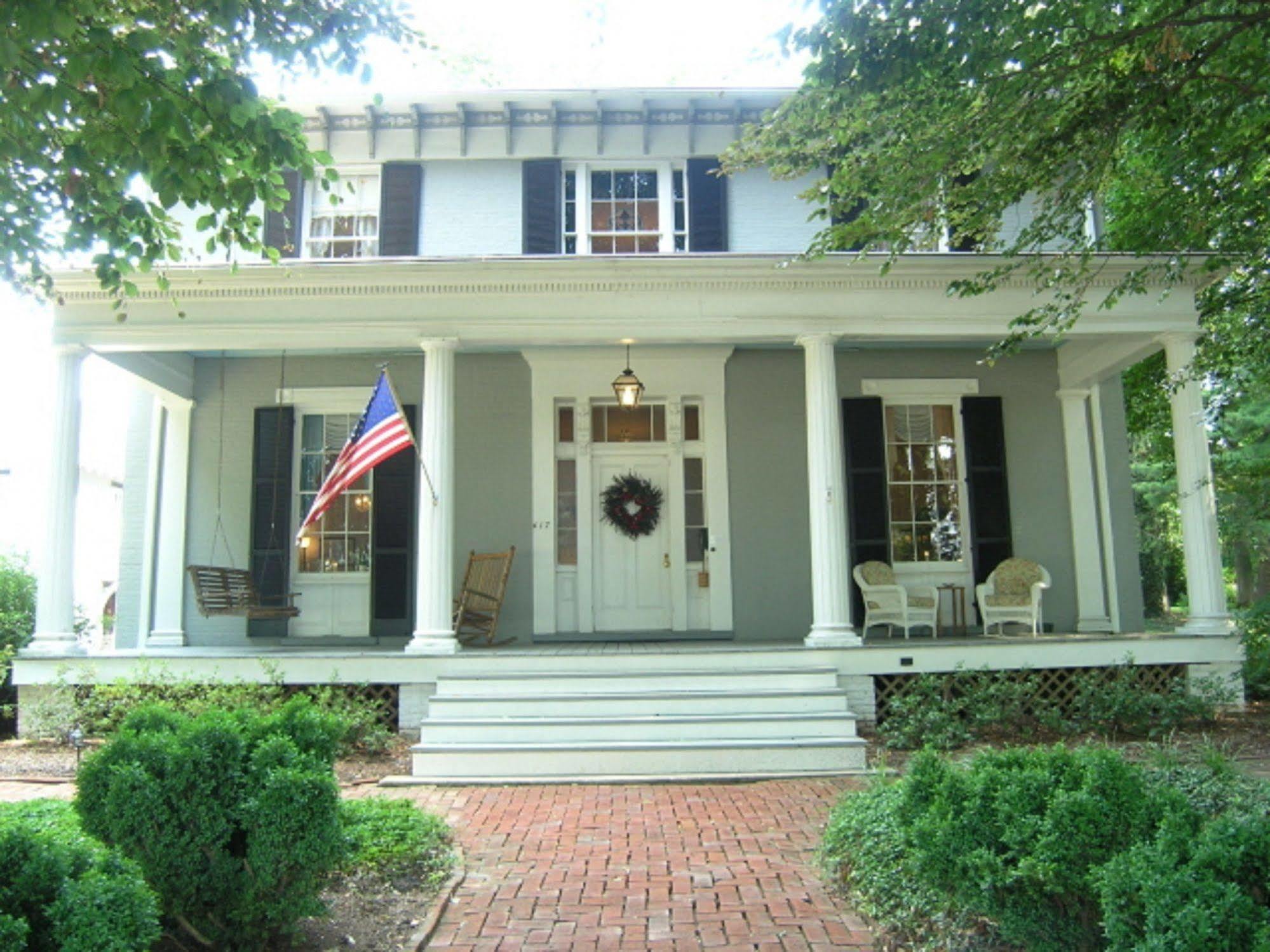 The Carriage Inn Bed And Breakfast Charles Town Bagian luar foto