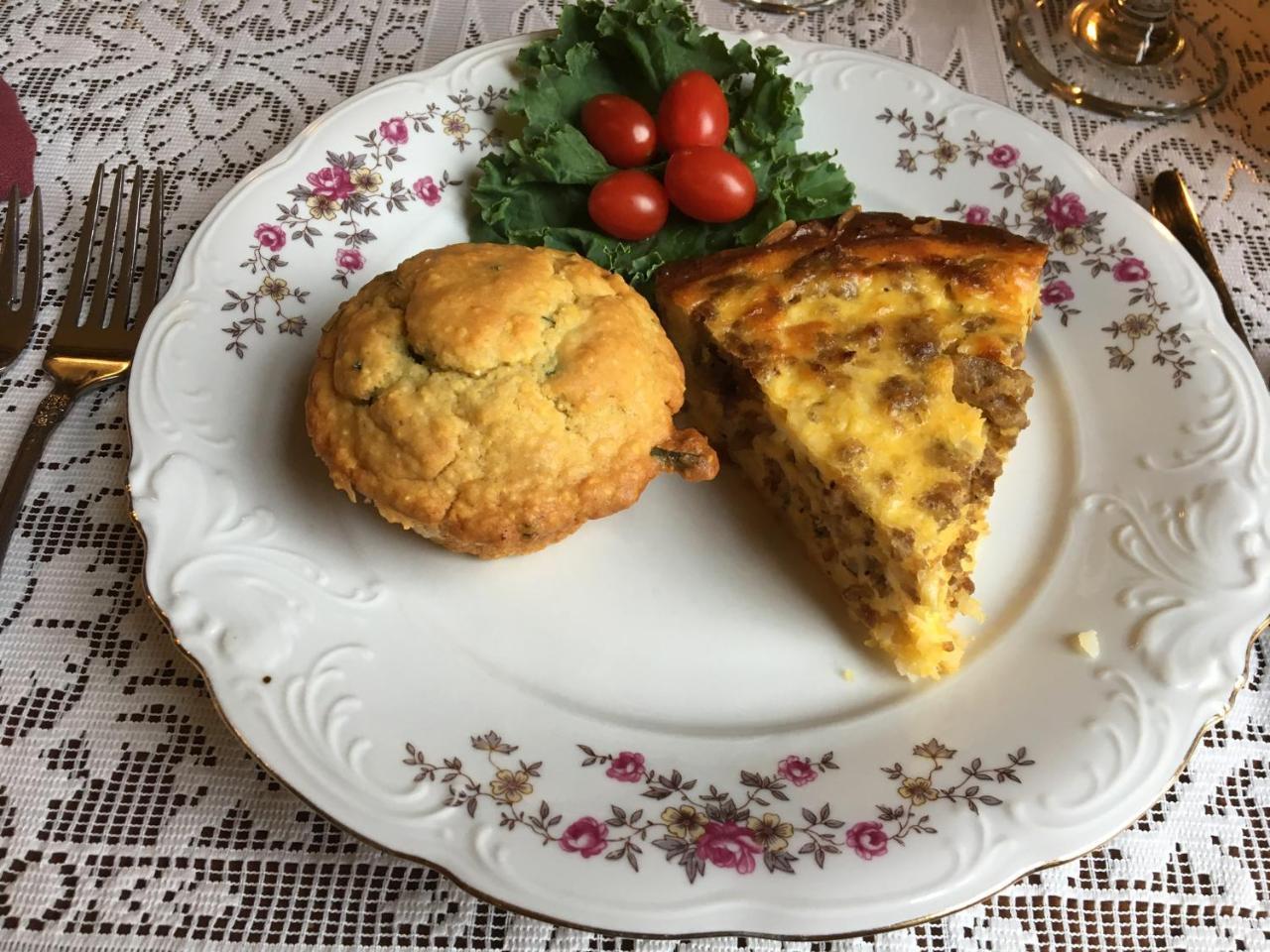 The Carriage Inn Bed And Breakfast Charles Town Bagian luar foto